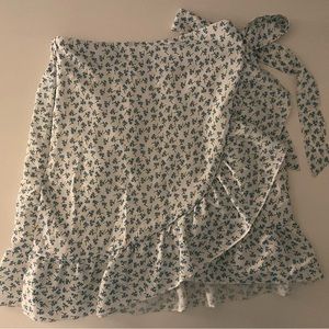 White & Blue Floral Mini Skirt (Size: XS)